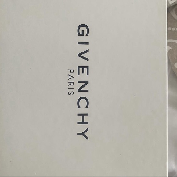 Givenchy heels in pink - Picture 3 of 3